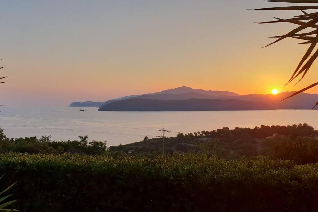 La Casa Dei Nonni - Services Included - Servizi Inclusi Capoliveri  Bagian luar foto