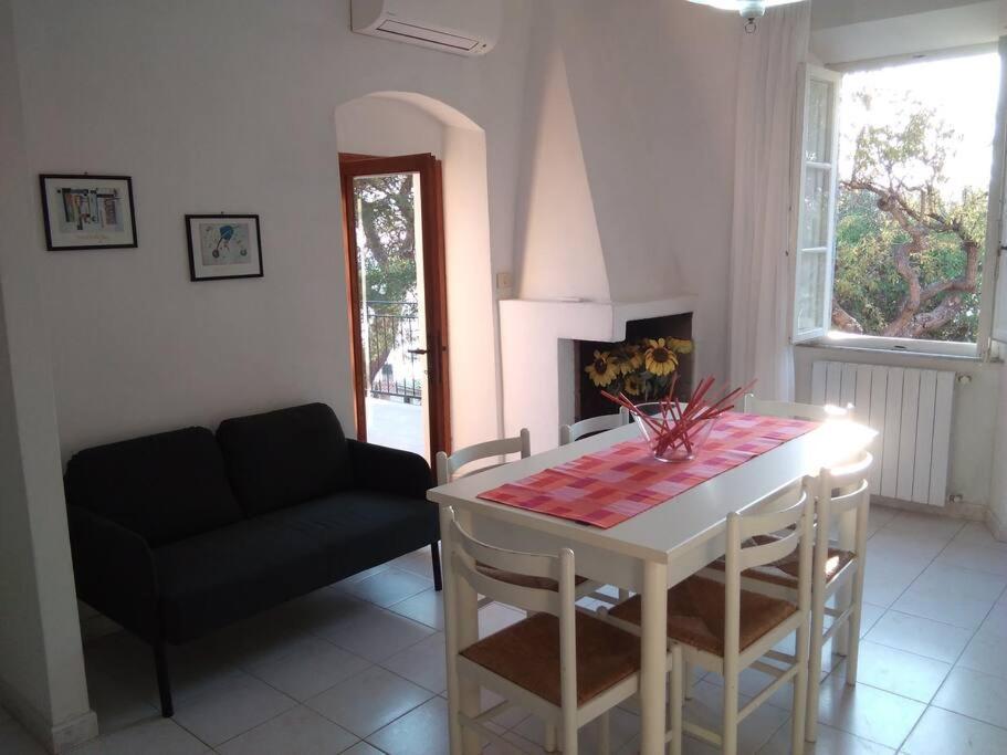 La Casa Dei Nonni - Services Included - Servizi Inclusi Capoliveri  Bagian luar foto