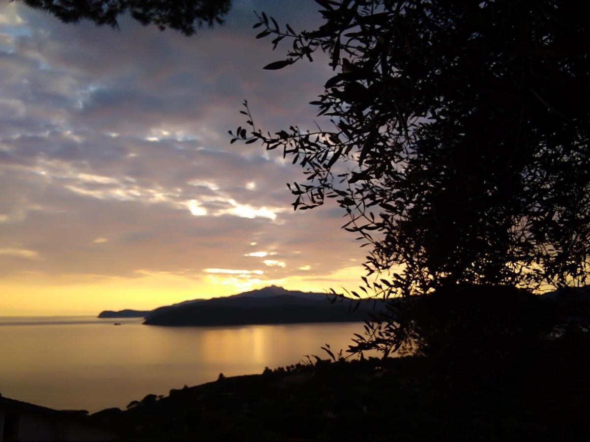 La Casa Dei Nonni - Services Included - Servizi Inclusi Capoliveri  Bagian luar foto